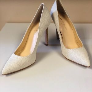 I banks Trump Linen Heels